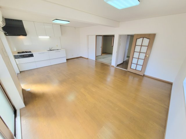 ロイヤル静和テラスハウスの居間・リビング