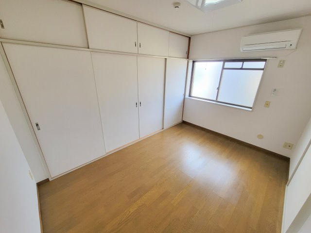 ロイヤル静和テラスハウスの洋室