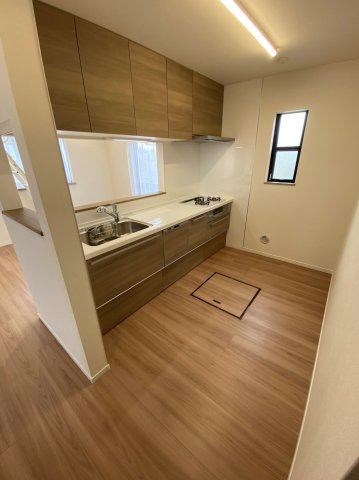 越谷市東越谷五丁目戸建のキッチン