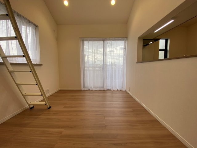 越谷市東越谷五丁目戸建の居間・リビング