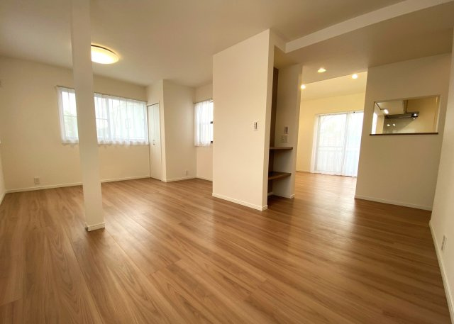 越谷市東越谷五丁目戸建の居間・リビング