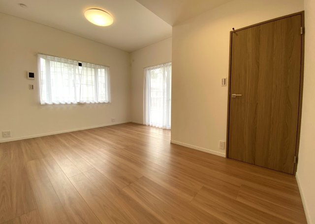 越谷市東越谷五丁目戸建の居間・リビング