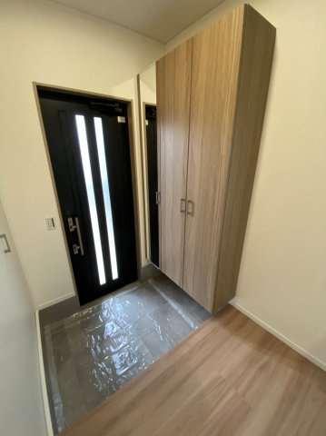 越谷市東越谷五丁目戸建の玄関