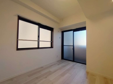 ワイズユウラク西所沢の洋室