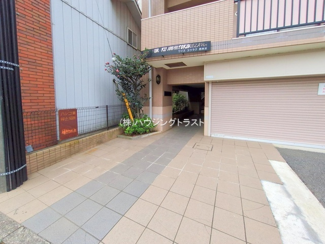 ワイズユウラク西所沢のエントランス