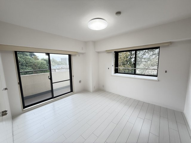 八王子北野台パークホームズの寝室|～玄関入って左手、7.5帖の主寝室です～