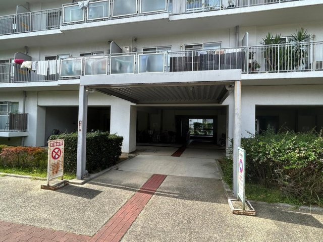 寝屋川東ファミリータウン中２番館のエントランス|エントランス
■物件内覧・資金計画相談・住宅ローン相談、リフォーム相談、お問合せ受付中■
※当日・翌日のご内覧、ご相談はお電話でのお問合せがスムーズです！