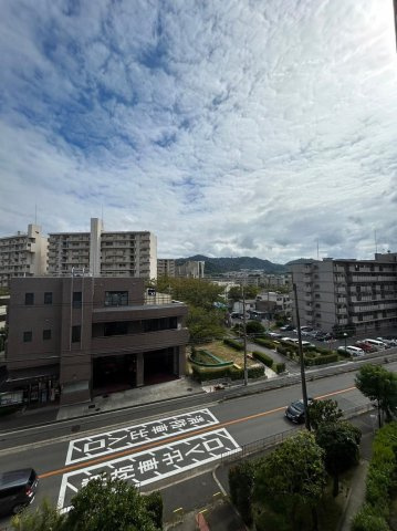 寝屋川東ファミリータウン中２番館の展望|物件からの展望
■物件内覧・資金計画相談・住宅ローン相談、リフォーム相談、お問合せ受付中■
※当日・翌日のご内覧、ご相談はお電話でのお問合せがスムーズです！