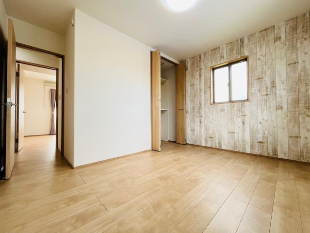 【商談中】戸建　大垣市浅草　全5区画分譲の寝室|奥行のあるウォークインクローゼットは収納方法自由自在。家族の成長に合わせた収納が可能です。