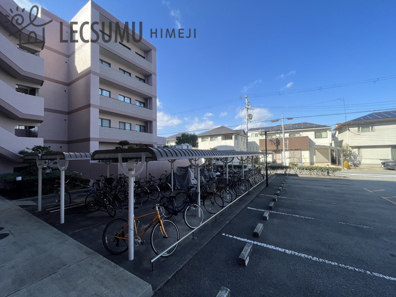 ライフコート北野の駐輪場