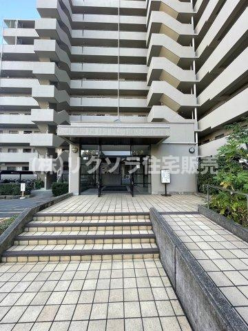 オークヒルズ香里三番館のエントランス|■物件内覧・資金計画相談・住宅ローン相談、リフォーム相談、お問合せ受付中■
※当日・翌日のご内覧、ご相談はお電話でのお問合せがスムーズです！