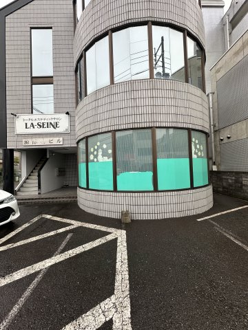 津山市上河原　エステサロン跡の外観