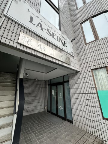 津山市上河原　エステサロン跡の外観