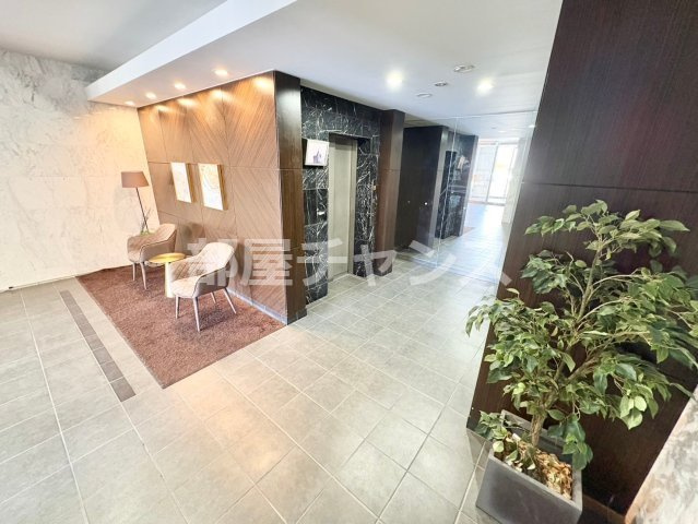 UURコート名古屋名駅のロビー