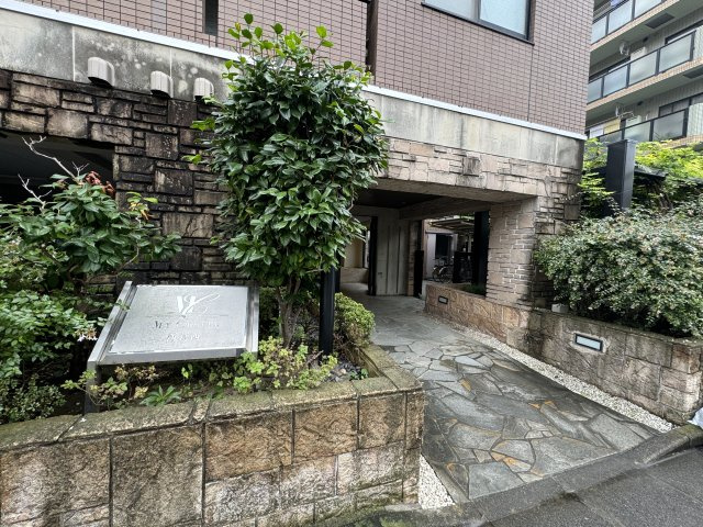 マイキャッスル西葛西のエントランス|緑豊かなエントランスがお出迎え