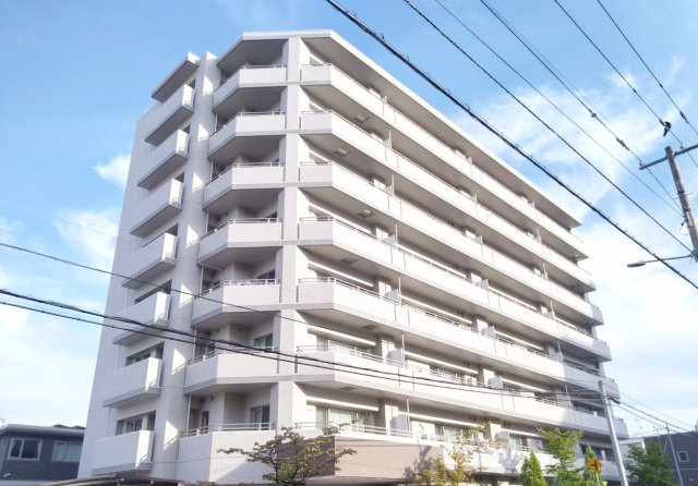 セントレイジ中央図書館前の外観