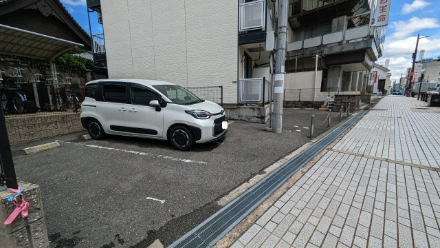 【駐車場】