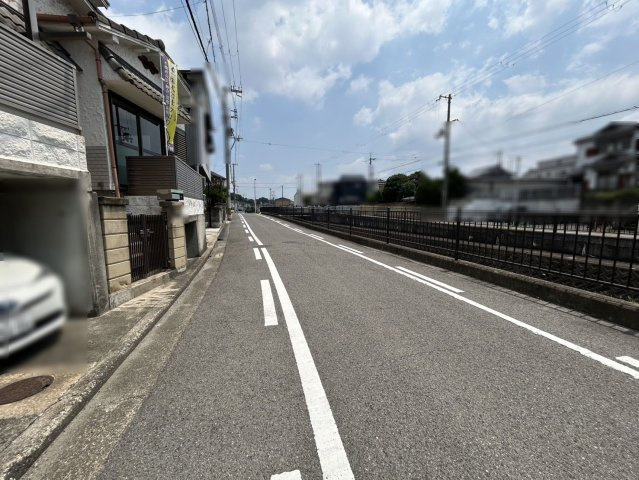 堺市中区深阪1丁　戸建のその他|南向きで日当たり良好　前面道路はゆったりとした公道です（約5.6ｍ）