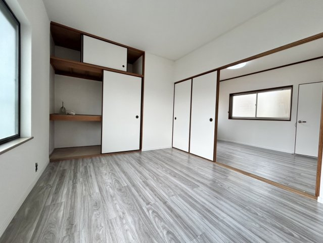 堺市中区深阪1丁　戸建の洋室|収納豊富な2階洋室