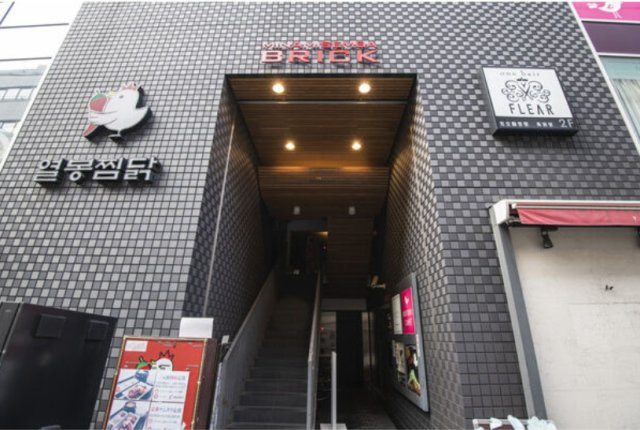 大阪市中央区南船場４丁目の店舗事務所のエントランス