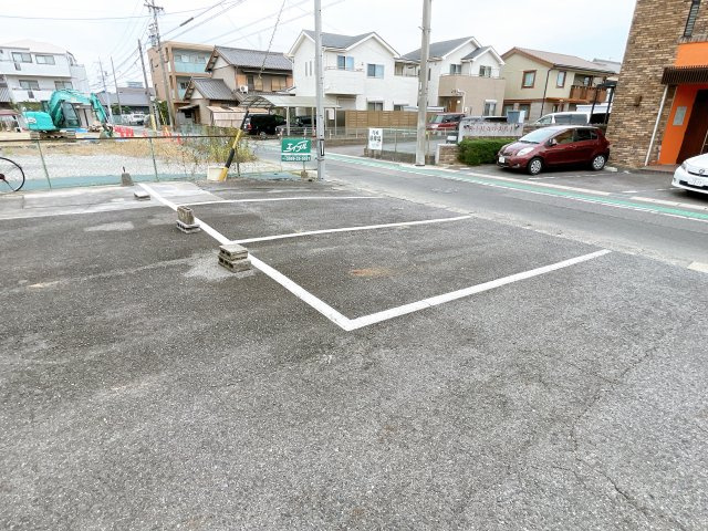 コーポ若葉の駐車場