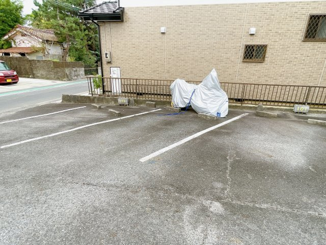 コーポ若葉の駐車場