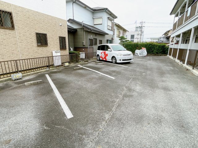 コーポ若葉の駐車場