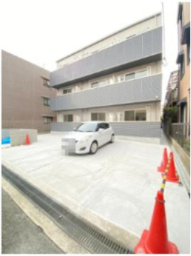 アルシエラの駐車場