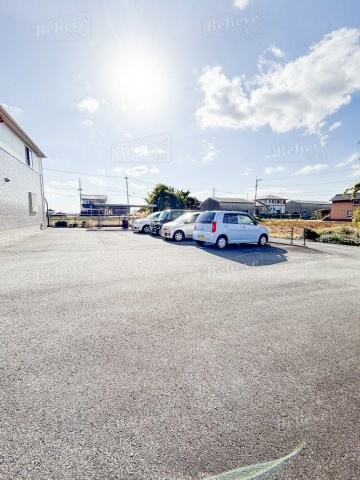 ブロッサム・Mの駐車場|駐車スペースもあります☆