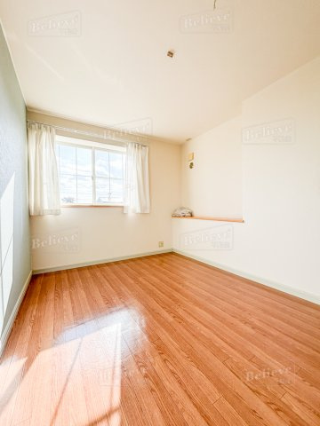 ブロッサム・Mの寝室|クローゼット付の洋室です☆