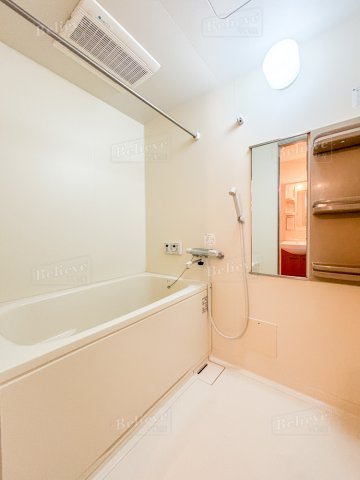 ブロッサム・Mの浴室|追い焚き・浴室乾燥機付きのお風呂です♪