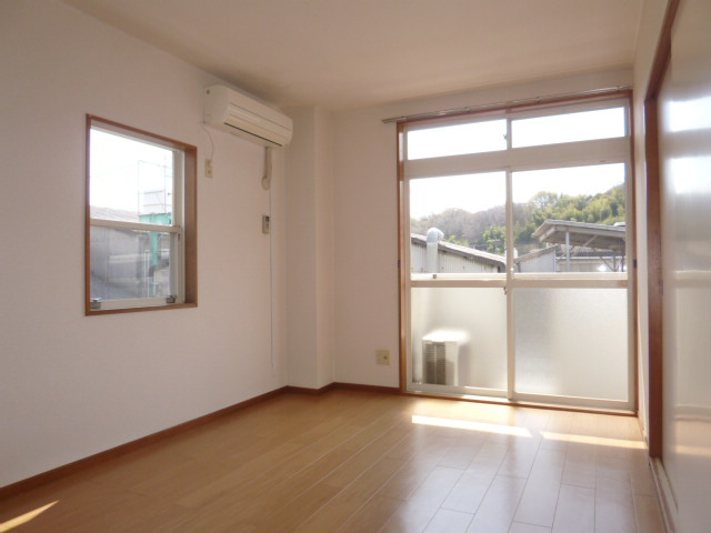 シャトレーヌ柳田Bの居間・リビング|洋室