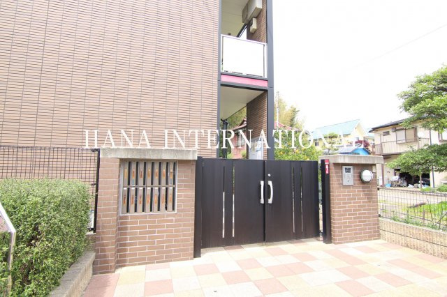 レオパレスオールインのエントランス