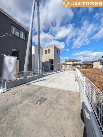 Livele Garden.S　太田第4泉町の駐車場|ゆとりのカースペース
複数台車をお持ちでも、お友達が遊びに来てもゆとりの駐車スペース！