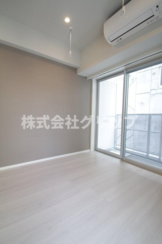 Log横浜駅東の洋室