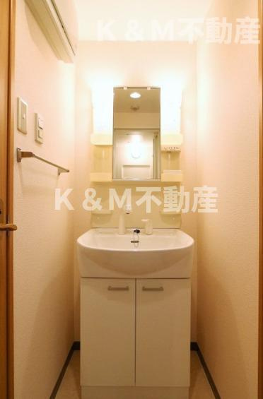 ラティニアの洗面所|ゆったりとスペースのある洗面所