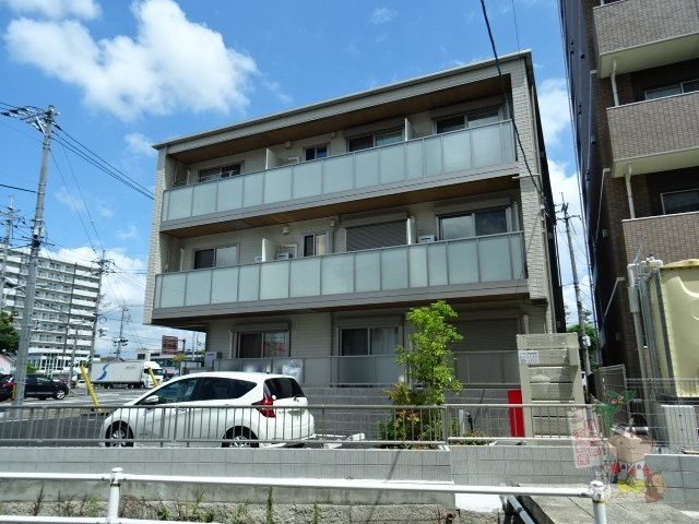 メゾンルララ西古松の外観