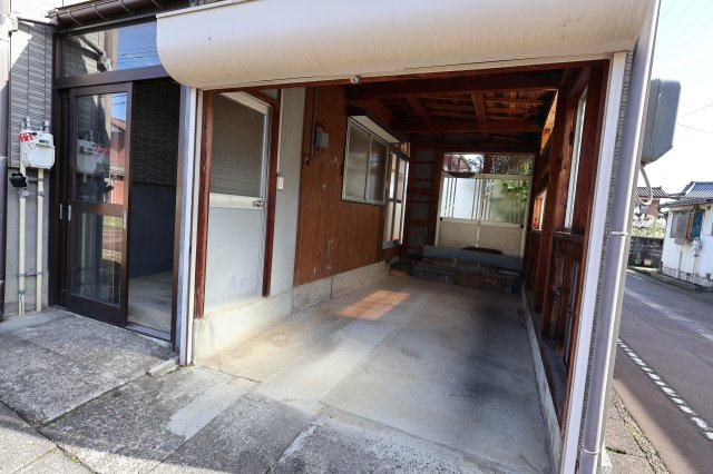 衣川貸家・細越2丁目のエントランス