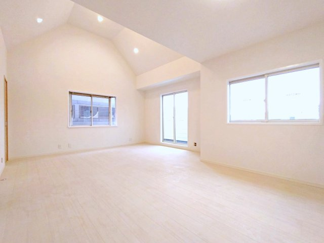 相模原市南区上鶴間二丁目戸建の居間・リビング