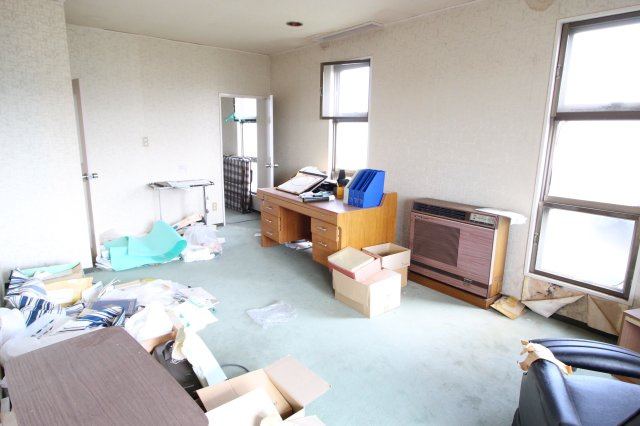 診療所　筑西市樋口の洋室|2階真ん中洋室です！
※残置物は撤去処分致します！