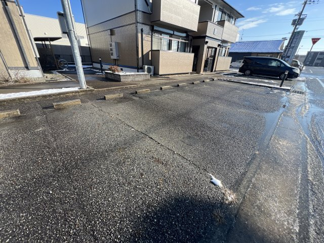 リヴェール大村の駐車場