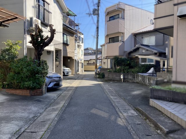 大宮中林町中古一戸建の前面道路含む現地写真|生活道路なので交通量もそこまで多くありません