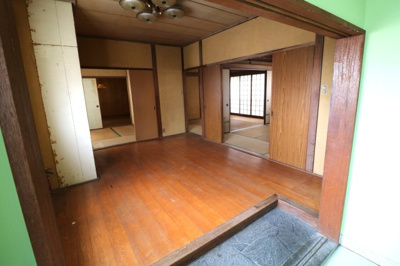 【内装】 | 中央町2丁目・鉄筋コンクリート造4階建（3階＋屋上） | 3階・居住スペース（入口）