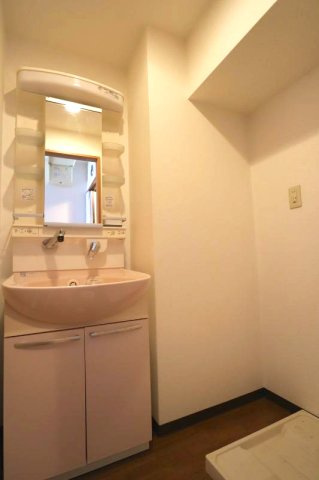 第16関根マンションの独立洗面台