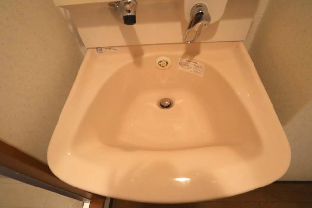 第16関根マンションの独立洗面台