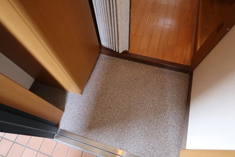 第16関根マンションの玄関