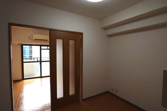 第16関根マンションの居間・リビング