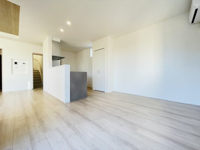 【居間・リビング】 | 熊谷市末広　新築戸建　フェリディアガーデン　11号棟