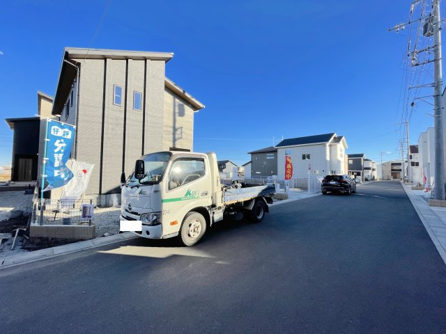 【前面道路含む現地写真】 | 熊谷市末広　新築戸建　フェリディアガーデン　11号棟