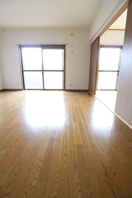 メゾンルミエール【キャッシュバック対象物件】の居間・リビング